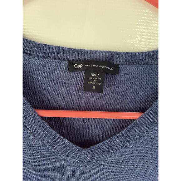 Gap Extra Fine Merino Wool Sweater Mens S Blue V Neck Lightweight Preppy - Picture 3 of 6